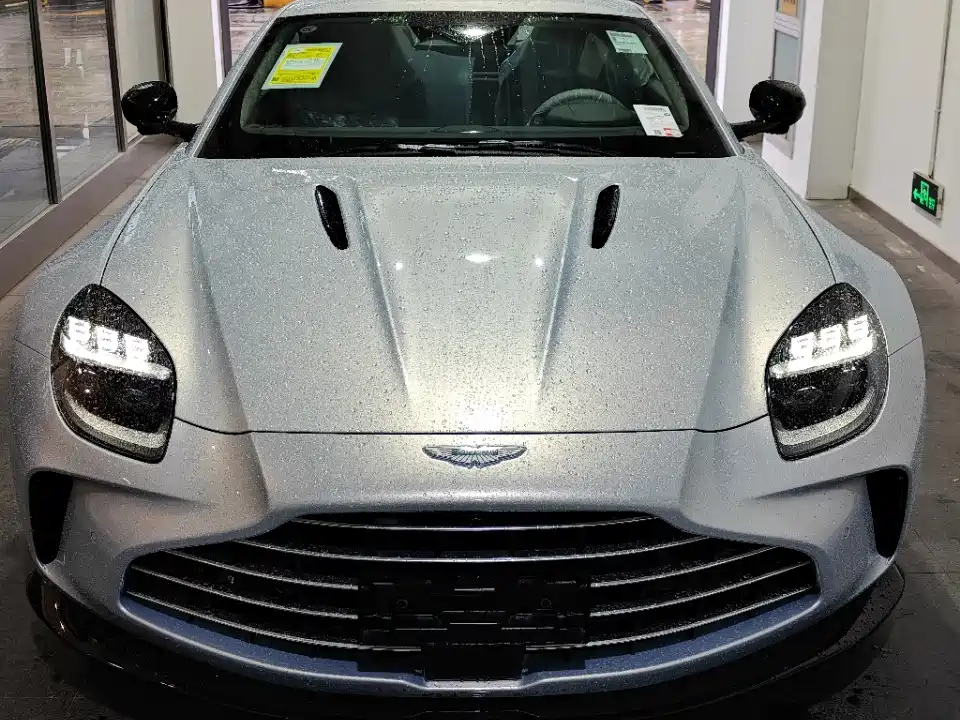 Aston Martin V8 Vantage 2026 — фото 9