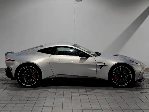 Aston Martin V8 Vantage 2026