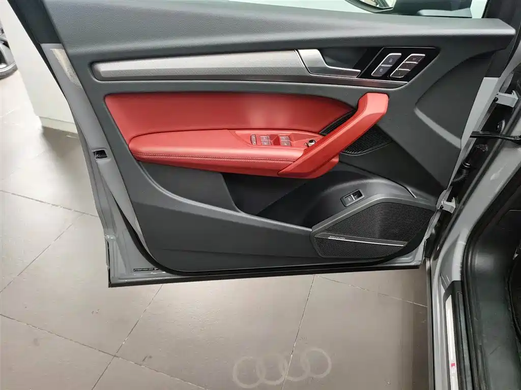 Audi Q5L 2025 — фото 13
