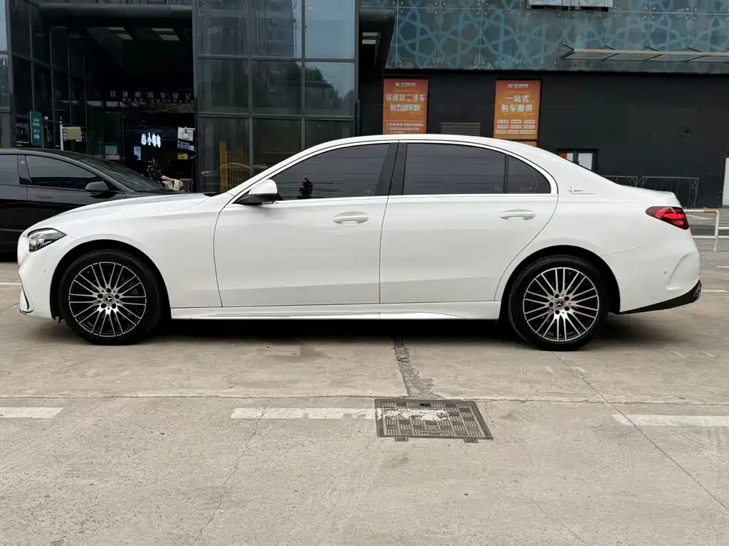Mercedes-Benz C-Class 2023 — фото 2