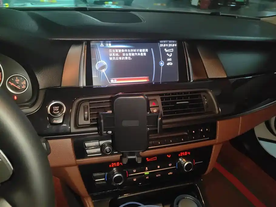 BMW 5 Series 2016 — фото 13