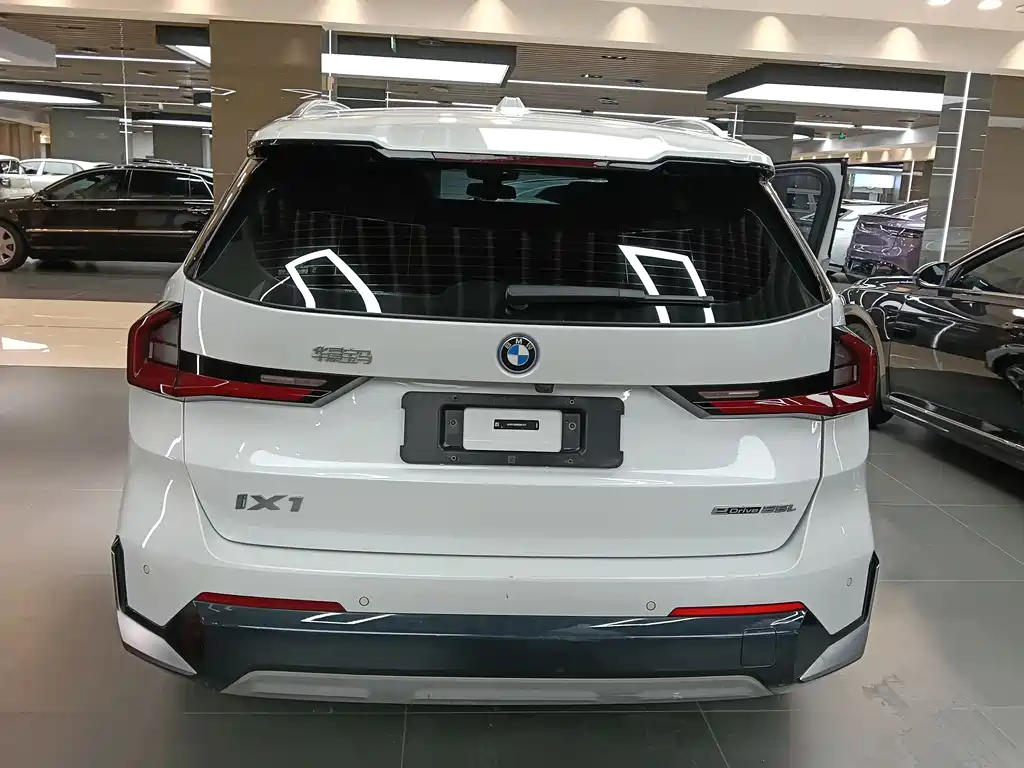 BMW iX1 2024