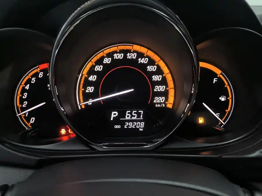 Toyota Yaris L 2023 — фото 14