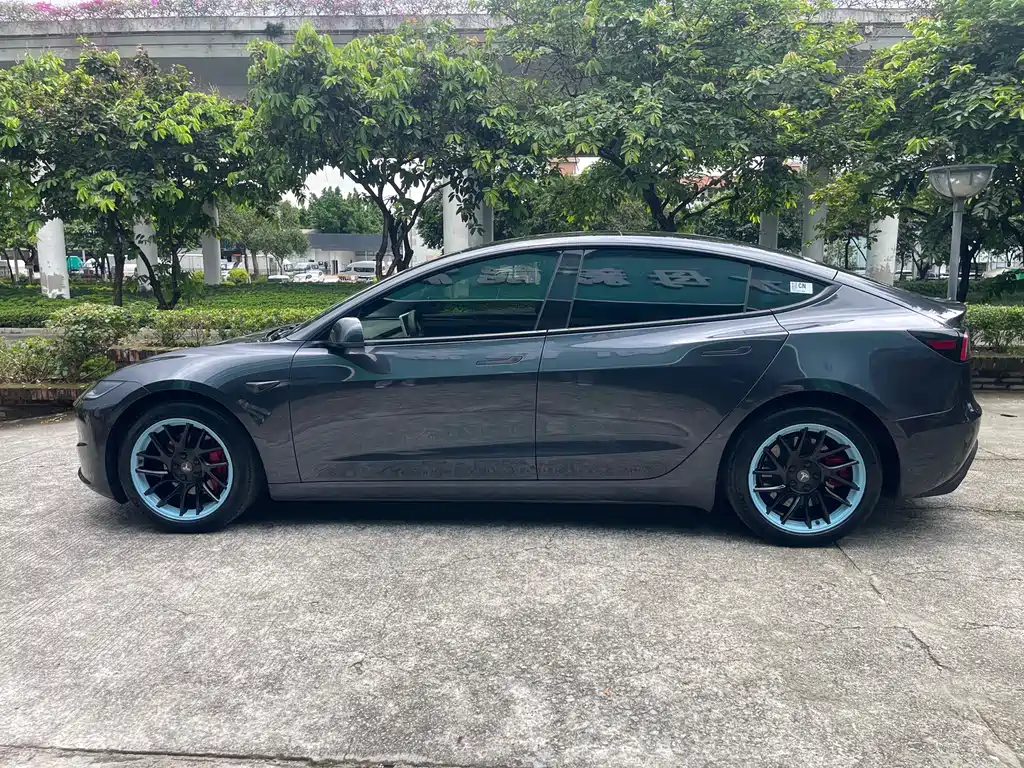 Tesla Model 3 2024