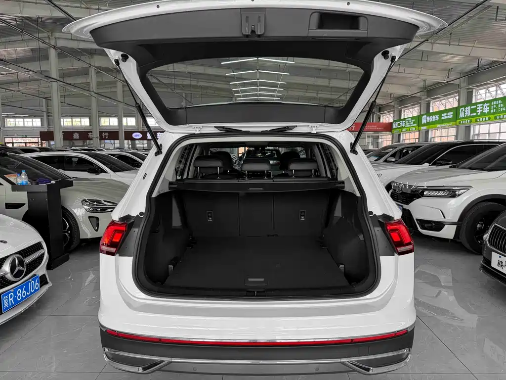 Volkswagen Tiguan L 2023 — фото 20