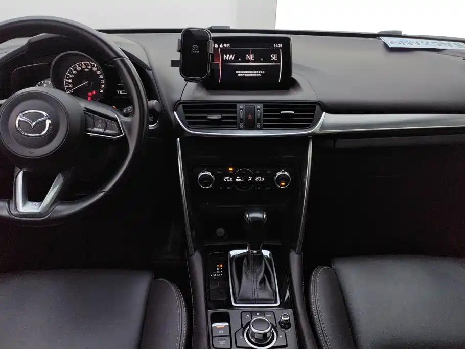 Mazda CX-4 2018 — фото 13