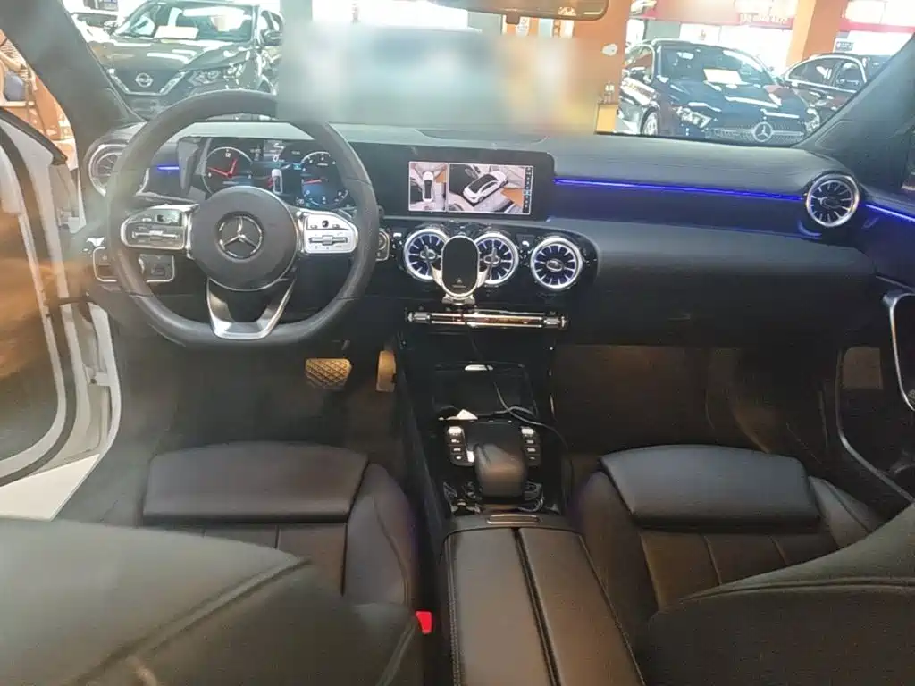 Mercedes-Benz A-Class 2022 — фото 10