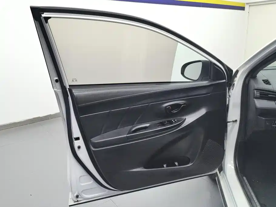 Toyota Yaris L 2023