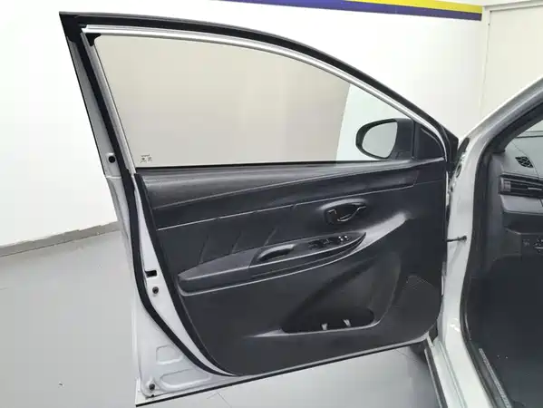 Toyota Yaris L 2023