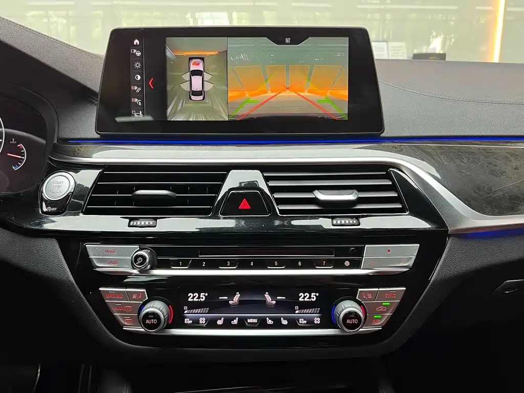 BMW 5 Series 2019 — фото 13