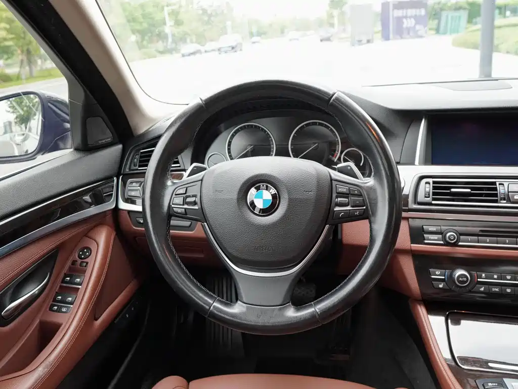 BMW 5 Series 2015 — фото 8