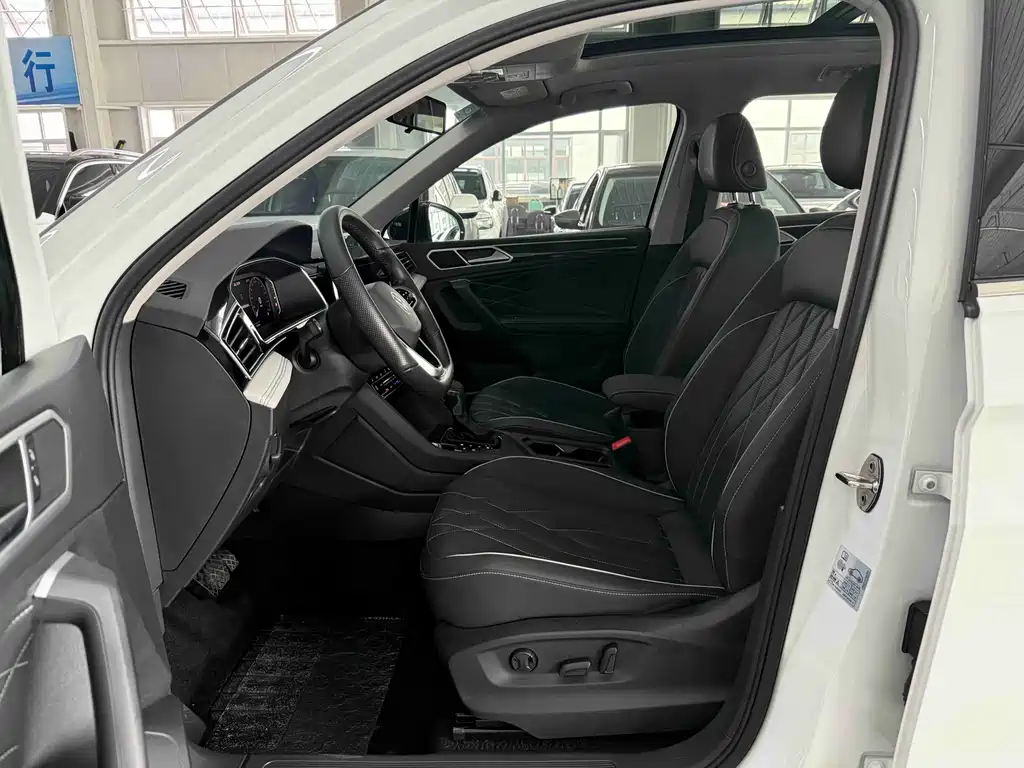 Volkswagen Tiguan L 2023 — фото 8