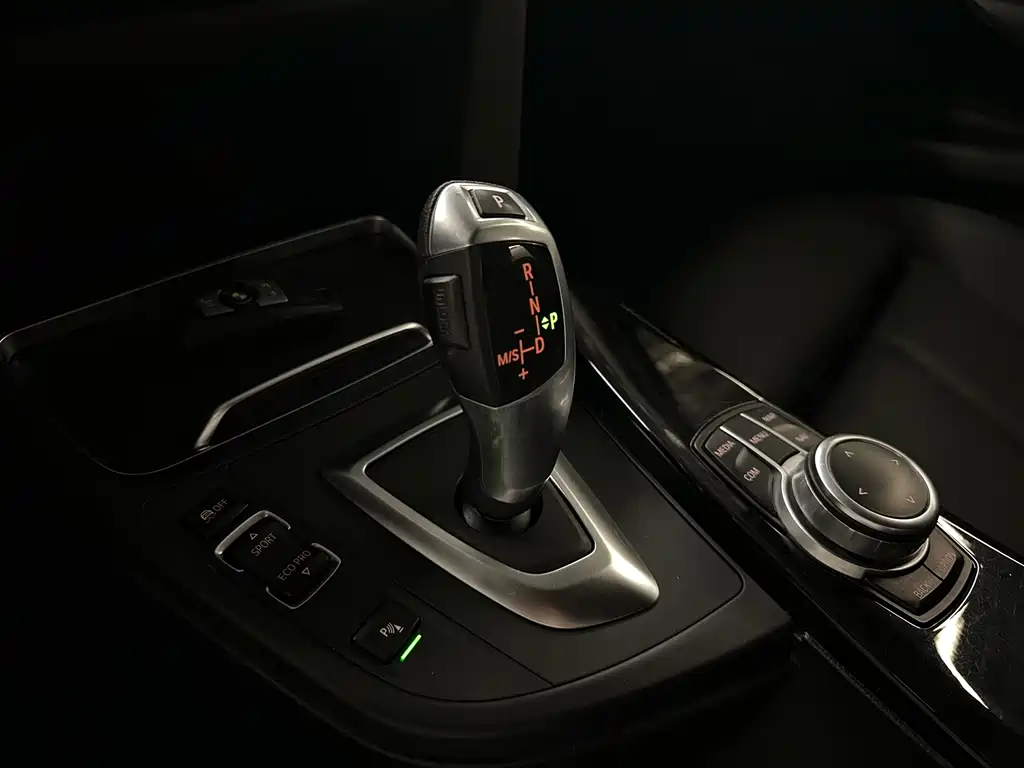 BMW 3 Series GT 2018 — фото 13