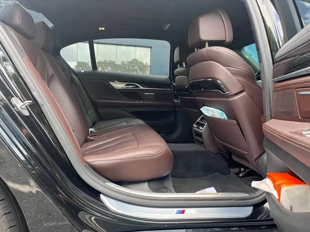 BMW 7 Series 2018 — фото 10