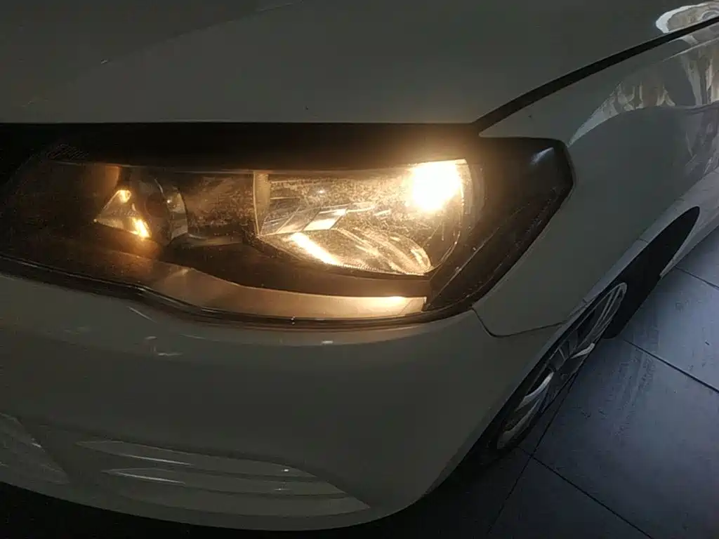 Volkswagen Jetta 2015 — фото 24