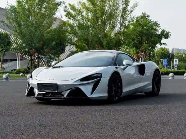 McLaren Artura 2025