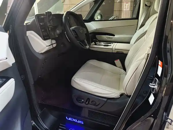 Lexus LM 2024