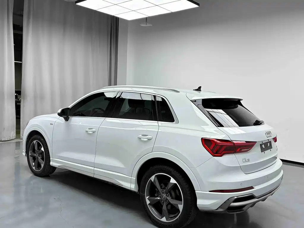 Audi Q3 2020 — фото 9