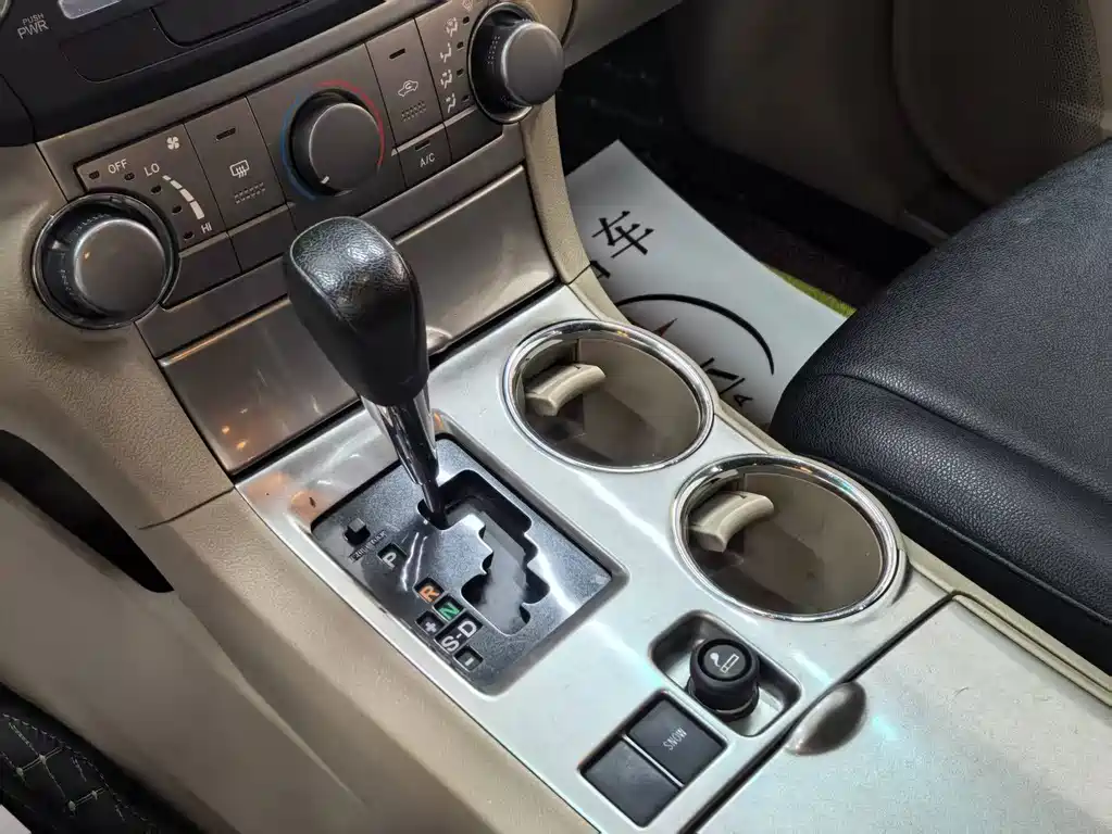 Toyota Highlander 2013 — фото 10