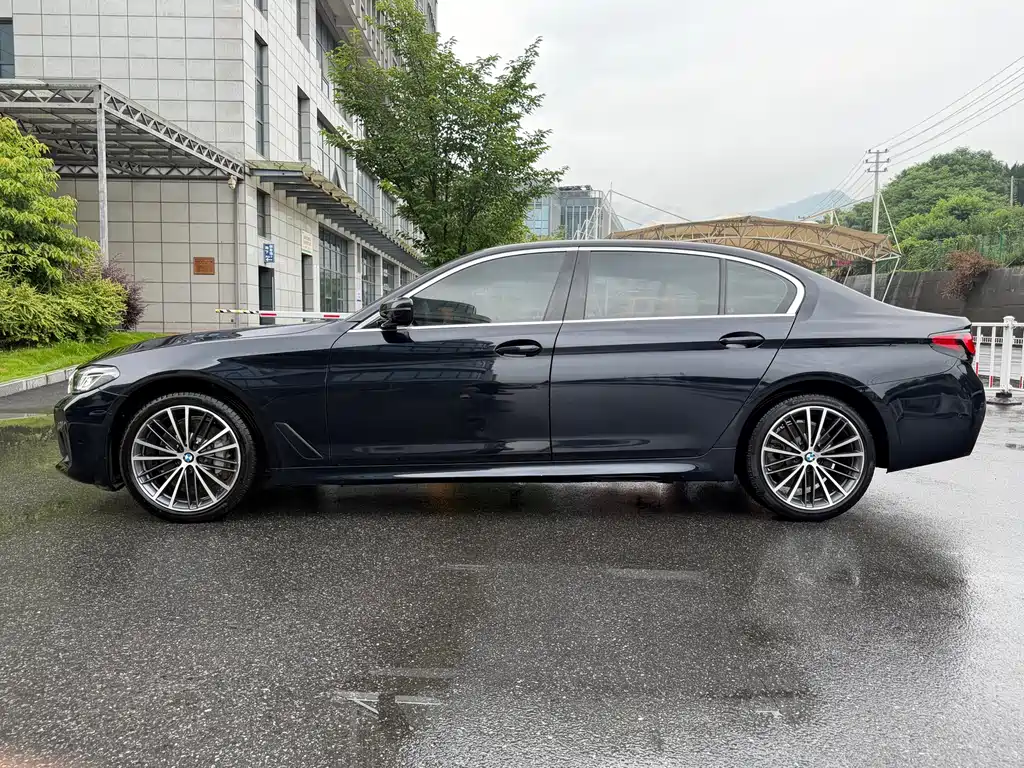 BMW 5 Series 2021 — фото 15