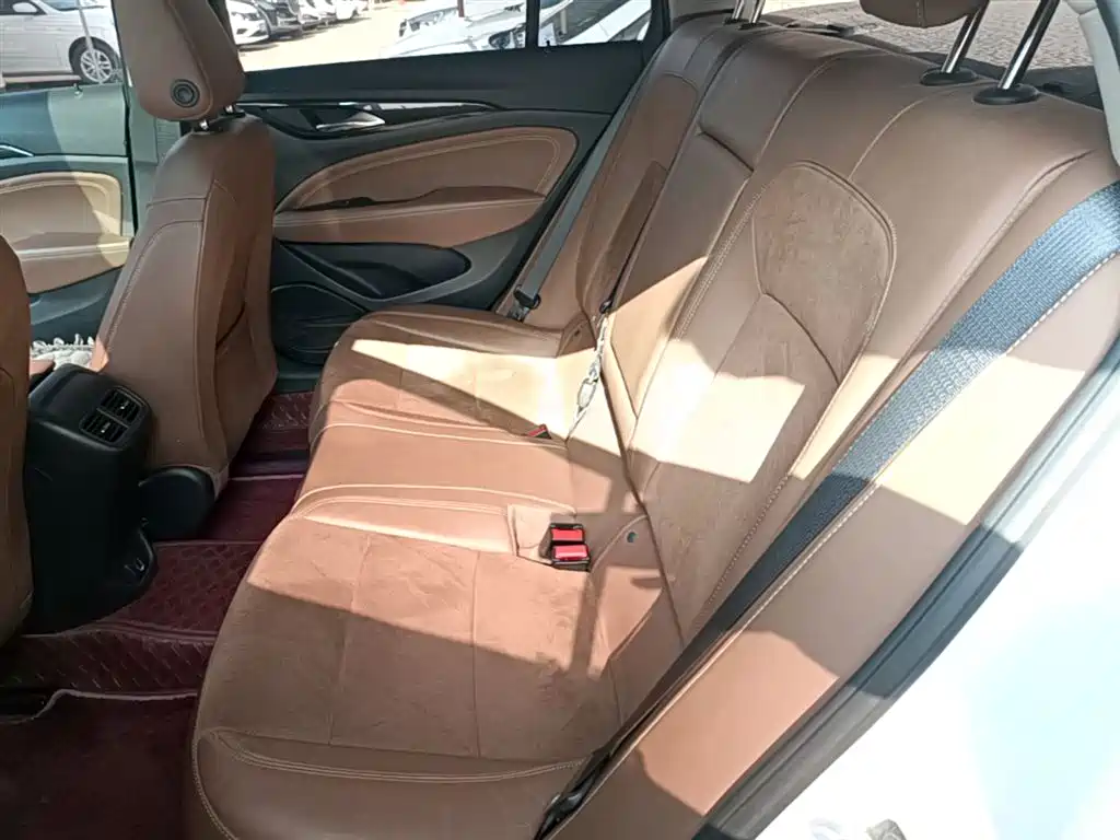 Buick Regal 2018 — фото 17