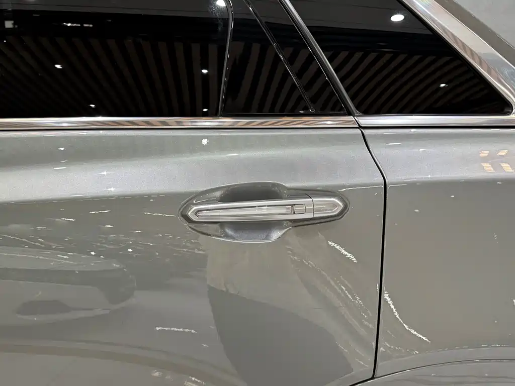 Cadillac XT5 2023 — фото 9