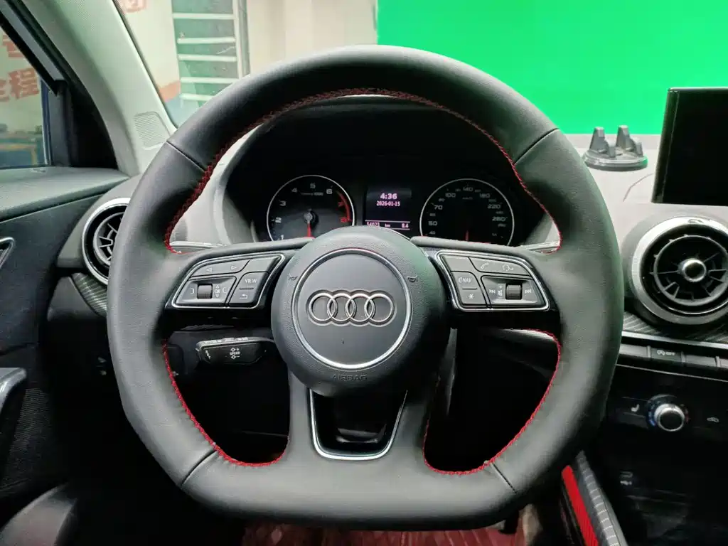 Audi Q2L 2023 — фото 10