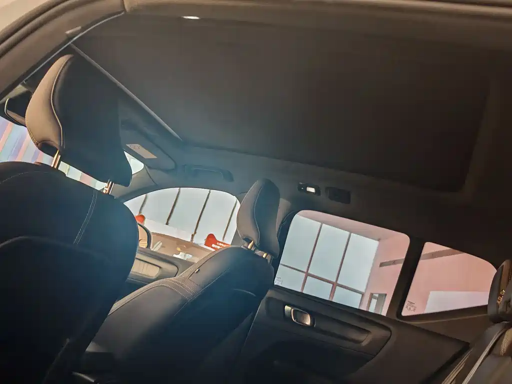 Volvo XC40 2022 — фото 14