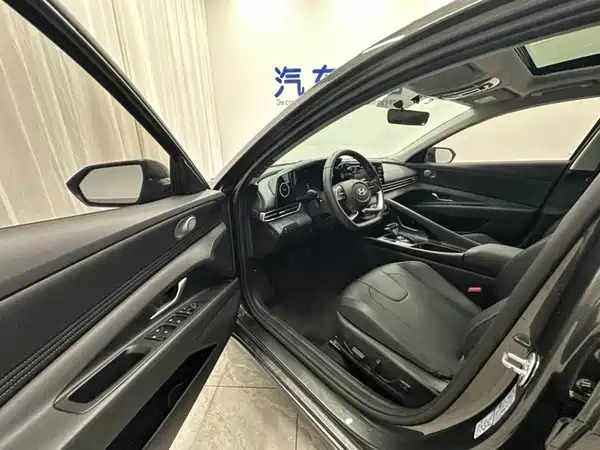 Hyundai Elantra 2024