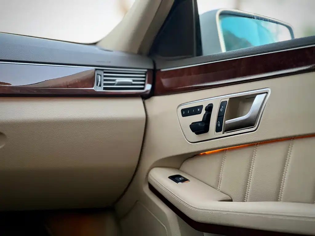 Mercedes-Benz E-Class 2012 — фото 20