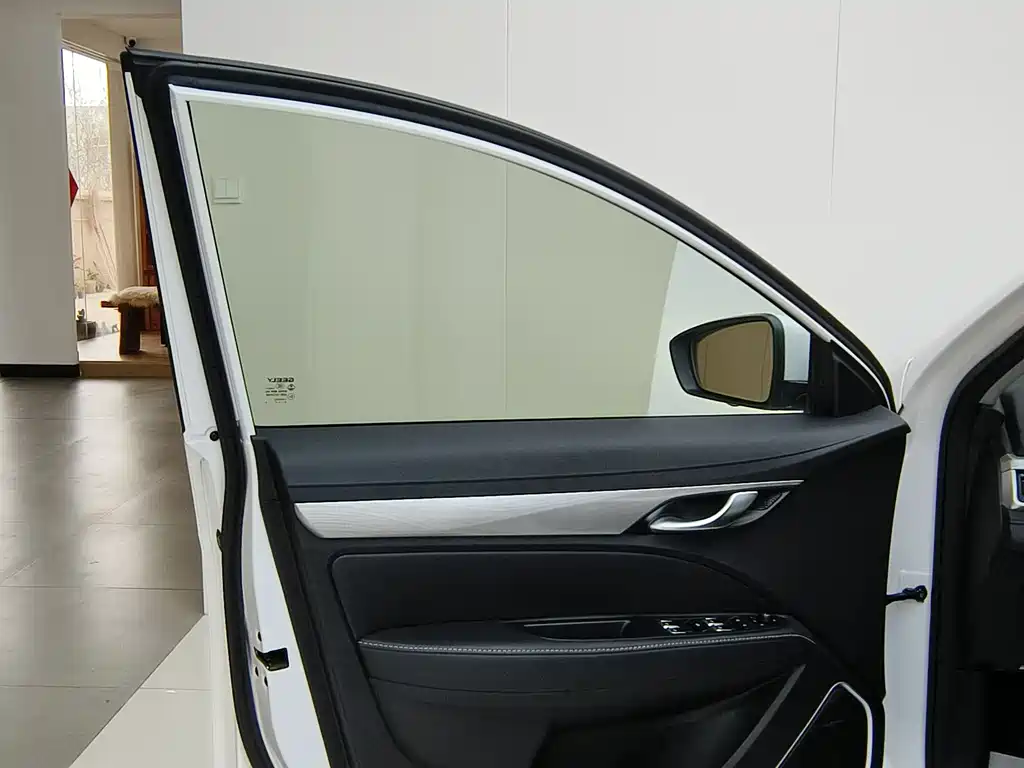 Geely Emgrand 2020 — фото 14