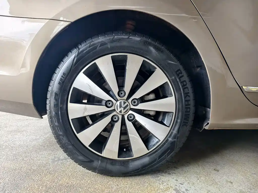 Volkswagen Sagitar 2016