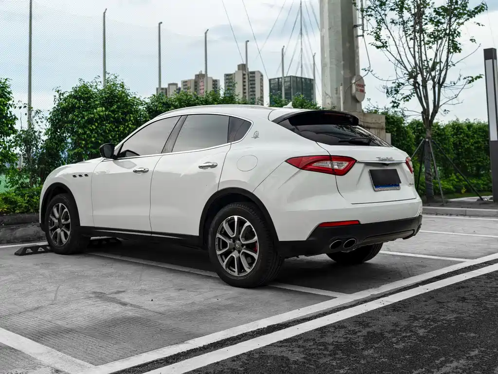 Maserati Levante 2016 — фото 14