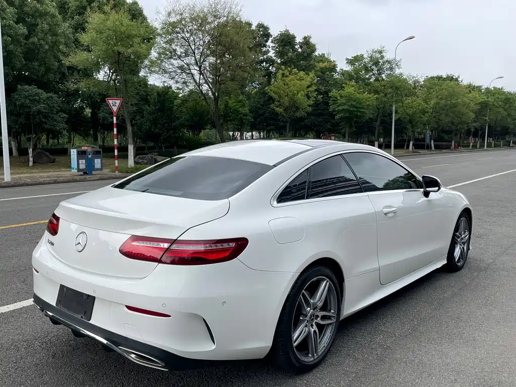 Mercedes-Benz E-Class 2018 — фото 15