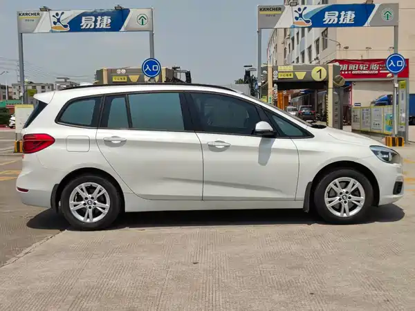 BMW 2 Series Wagon 2015