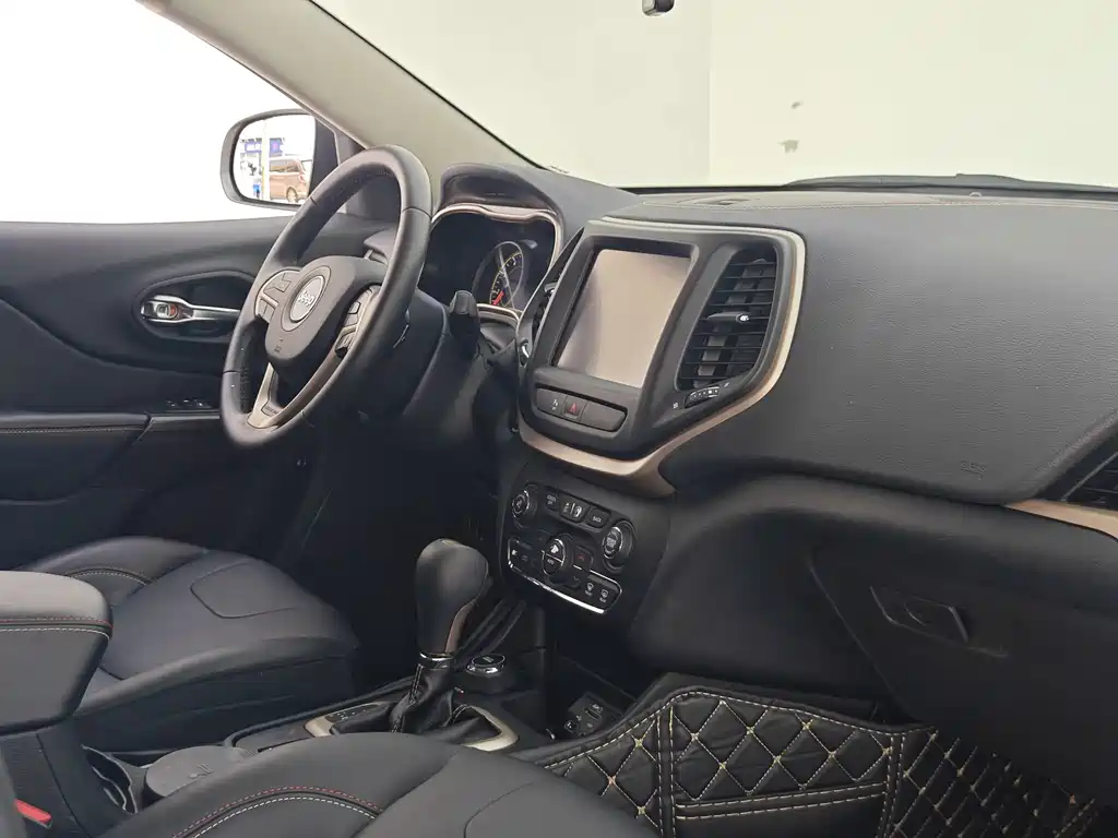 Jeep Cherokee 2016 — фото 11