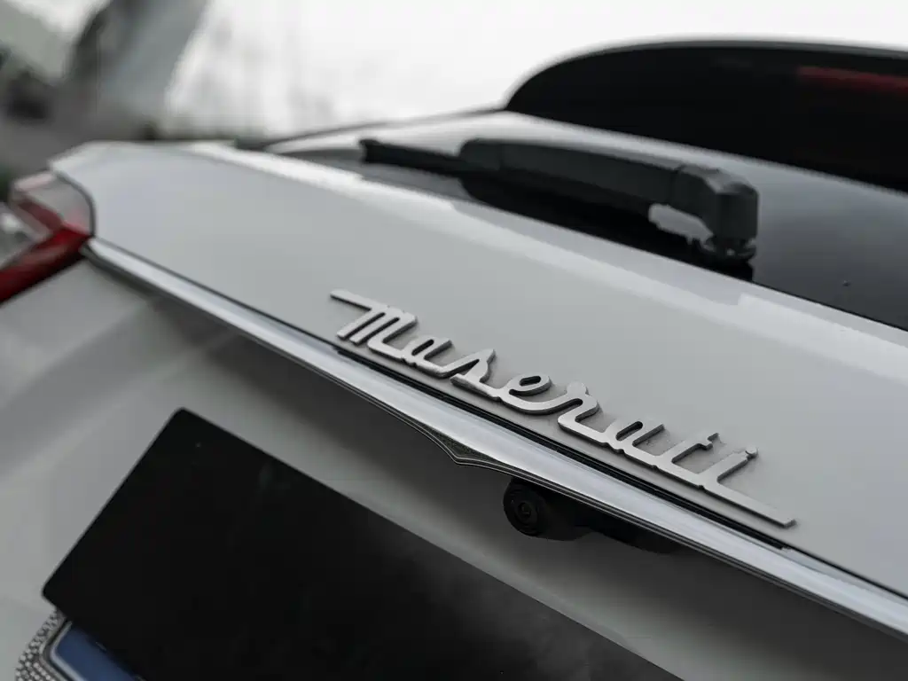 Maserati Levante 2016 — фото 16