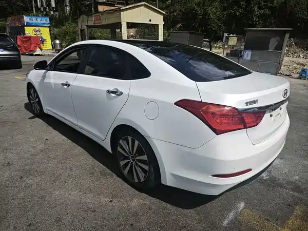 Hyundai Mistra 2014