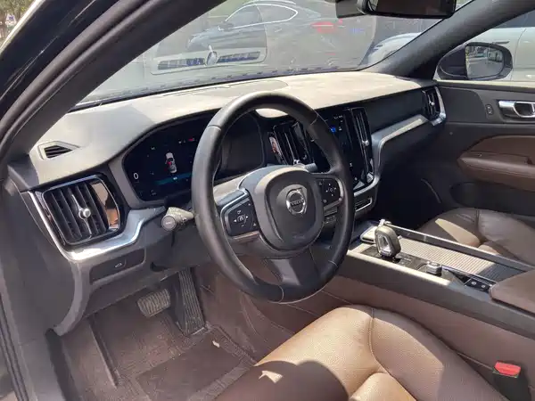 Volvo S60 2025