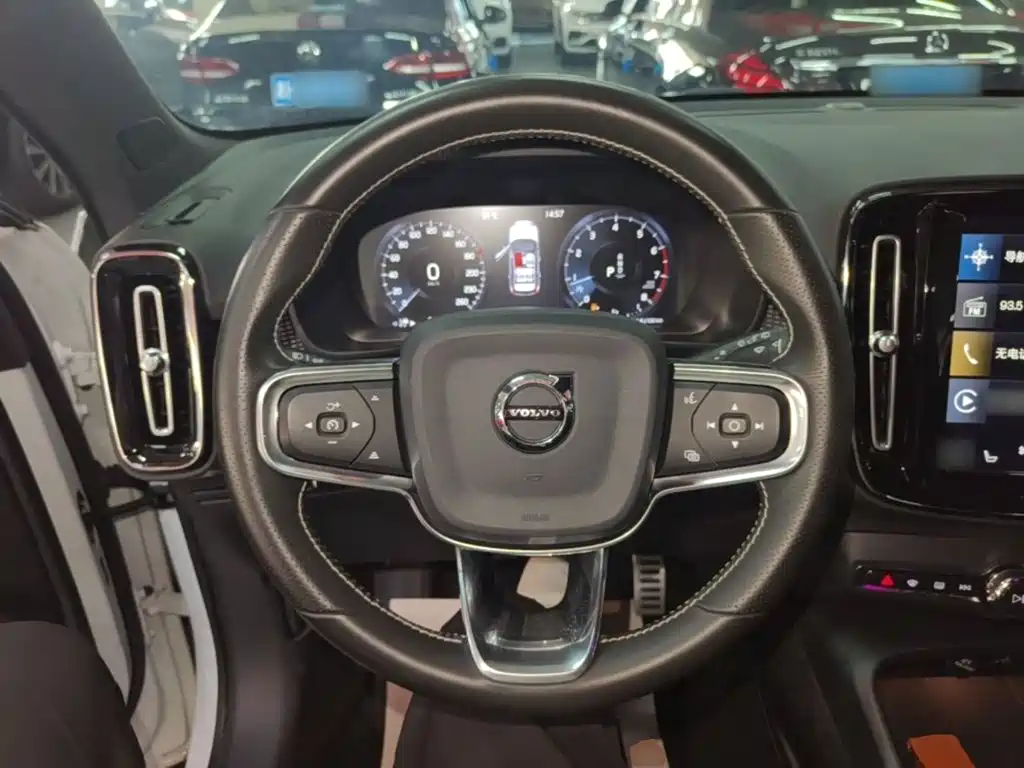 Volvo XC40 2020 — фото 11