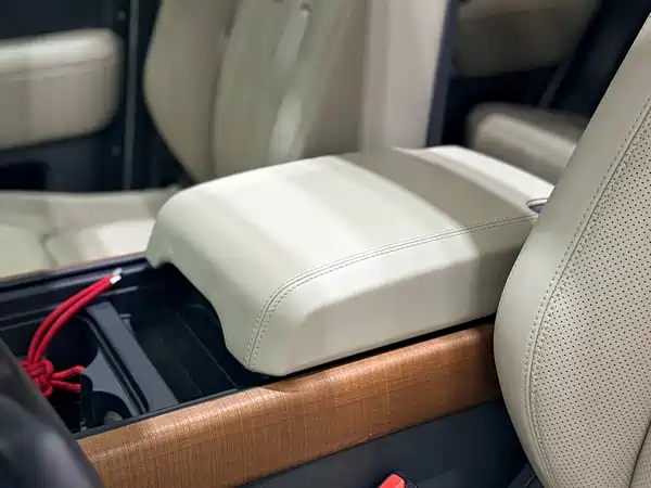 Land Rover Defender 2021