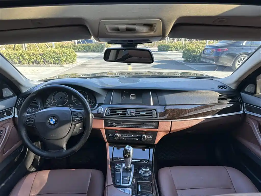BMW 5 Series 2016 — фото 20