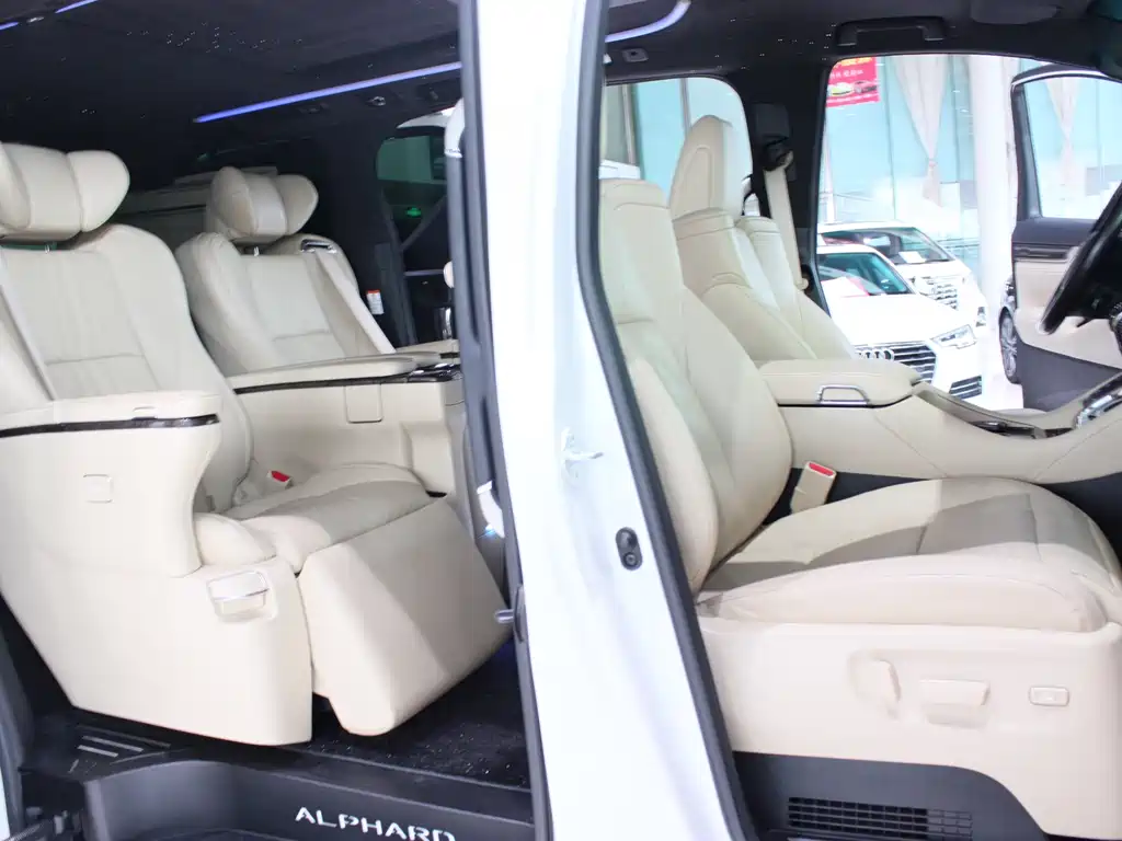 Toyota Alphard 2020 — фото 48