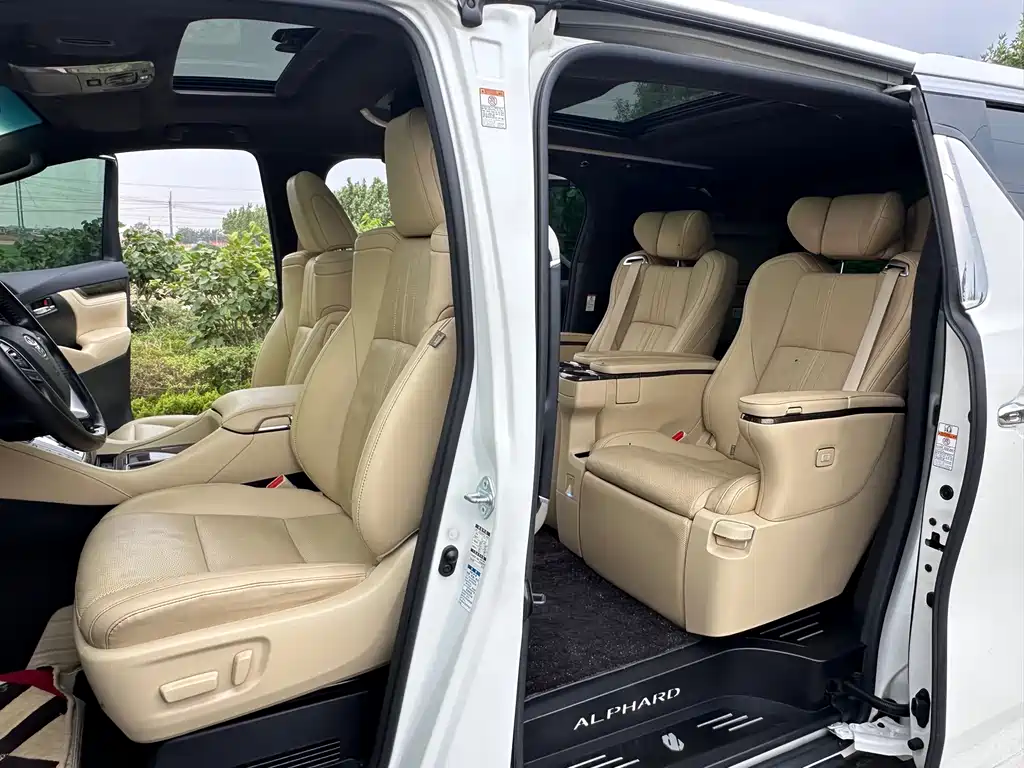 Toyota Alphard 2020 — фото 18