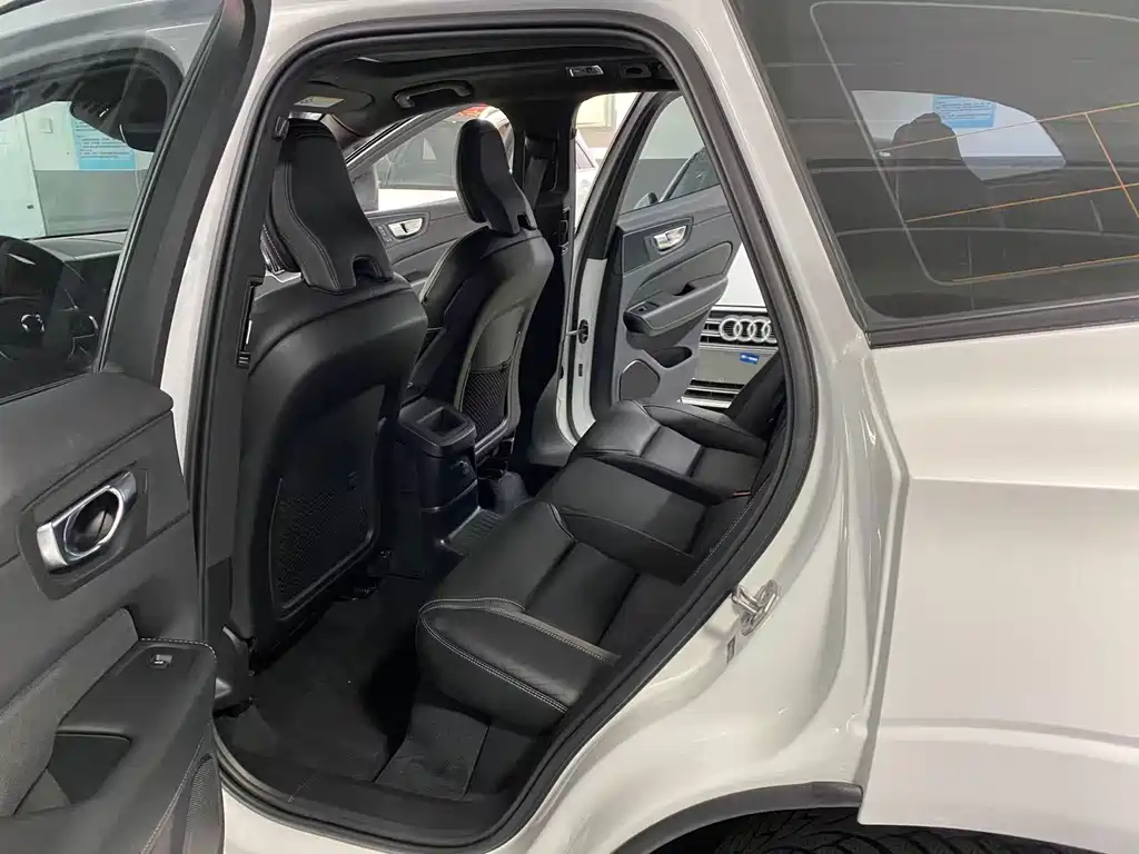 Volvo XC60 PHEV 2021 — фото 12