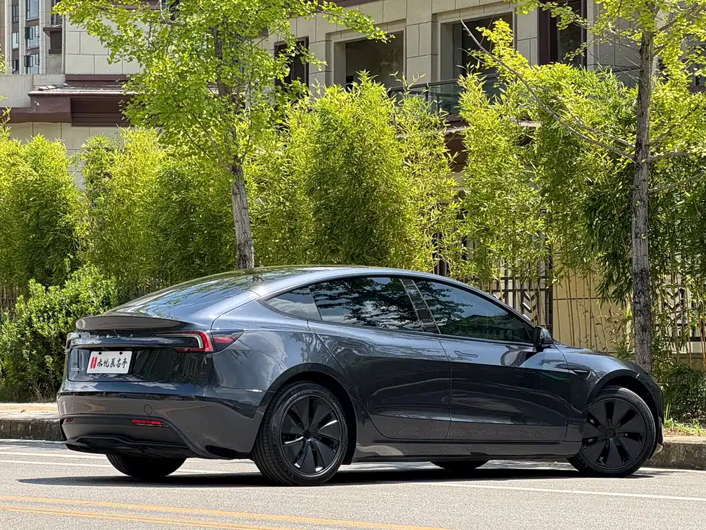 Tesla Model 3 2024 — фото 13