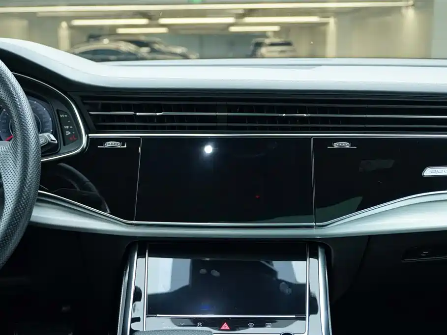 Audi Q8 2020 — фото 19