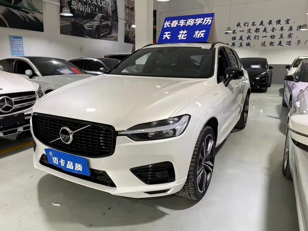 Volvo XC60 PHEV 2021 — фото 1