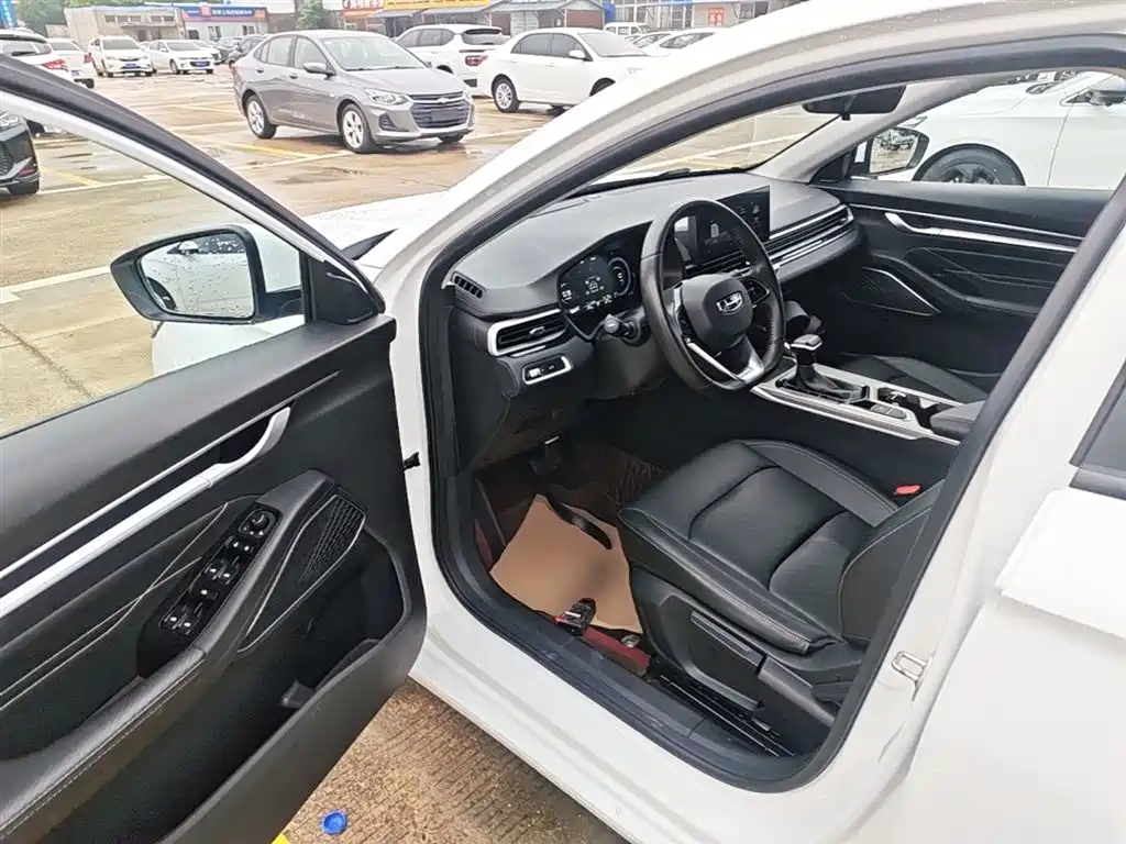 Geely Emgrand 2023 — фото 16