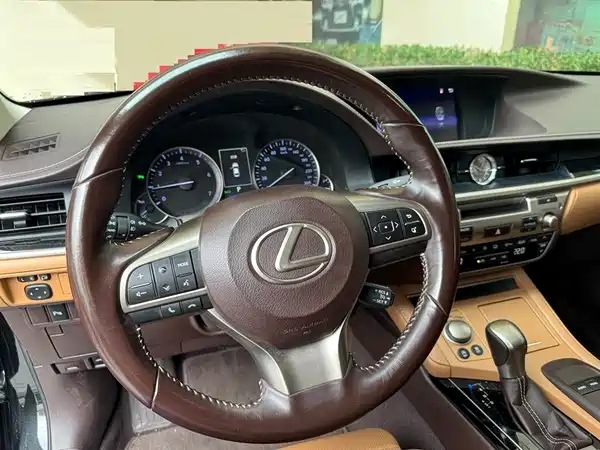 Lexus ES 2017